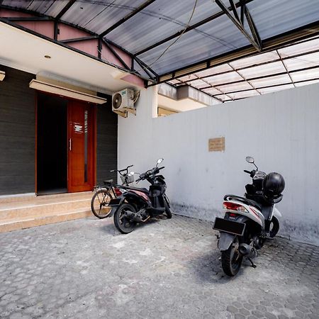 J&B Rooms Tomang Jakarta Mitra Reddoorz المظهر الخارجي الصورة