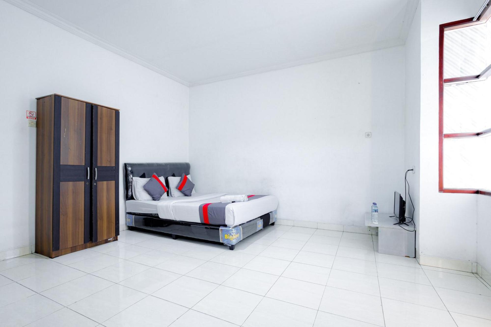 J&B Rooms Tomang Jakarta Mitra Reddoorz المظهر الخارجي الصورة