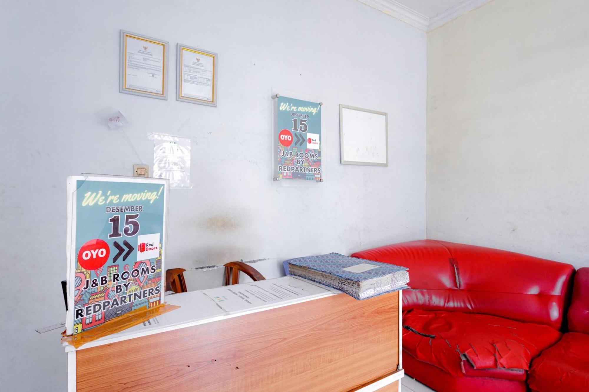 J&B Rooms Tomang Jakarta Mitra Reddoorz المظهر الخارجي الصورة