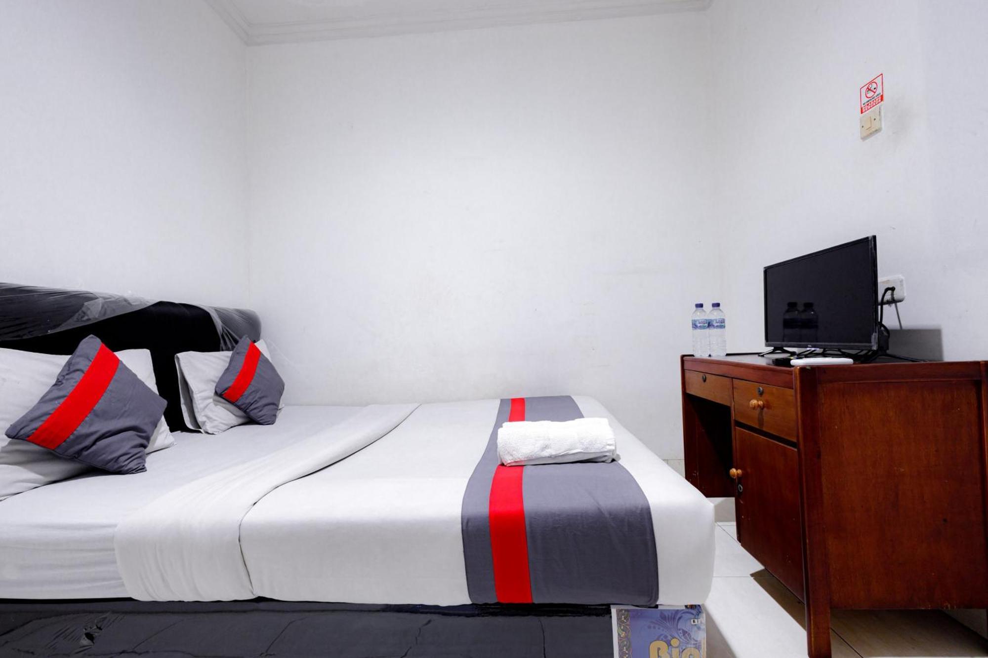 J&B Rooms Tomang Jakarta Mitra Reddoorz المظهر الخارجي الصورة
