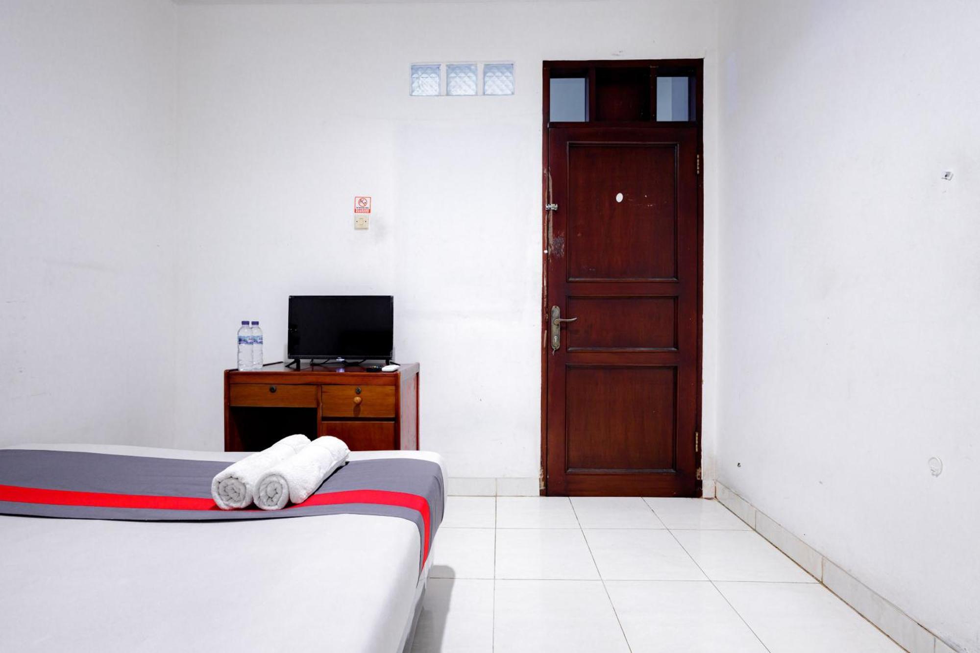 J&B Rooms Tomang Jakarta Mitra Reddoorz المظهر الخارجي الصورة